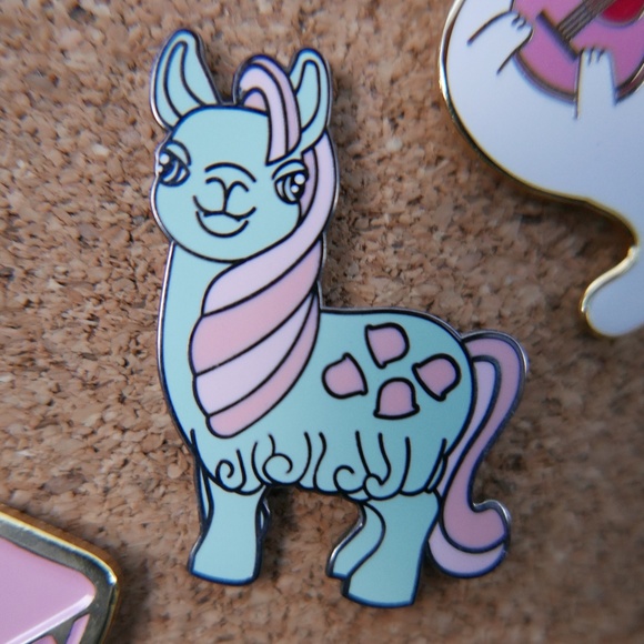 Mint Llama Enamel Pin - Picture 1 of 3